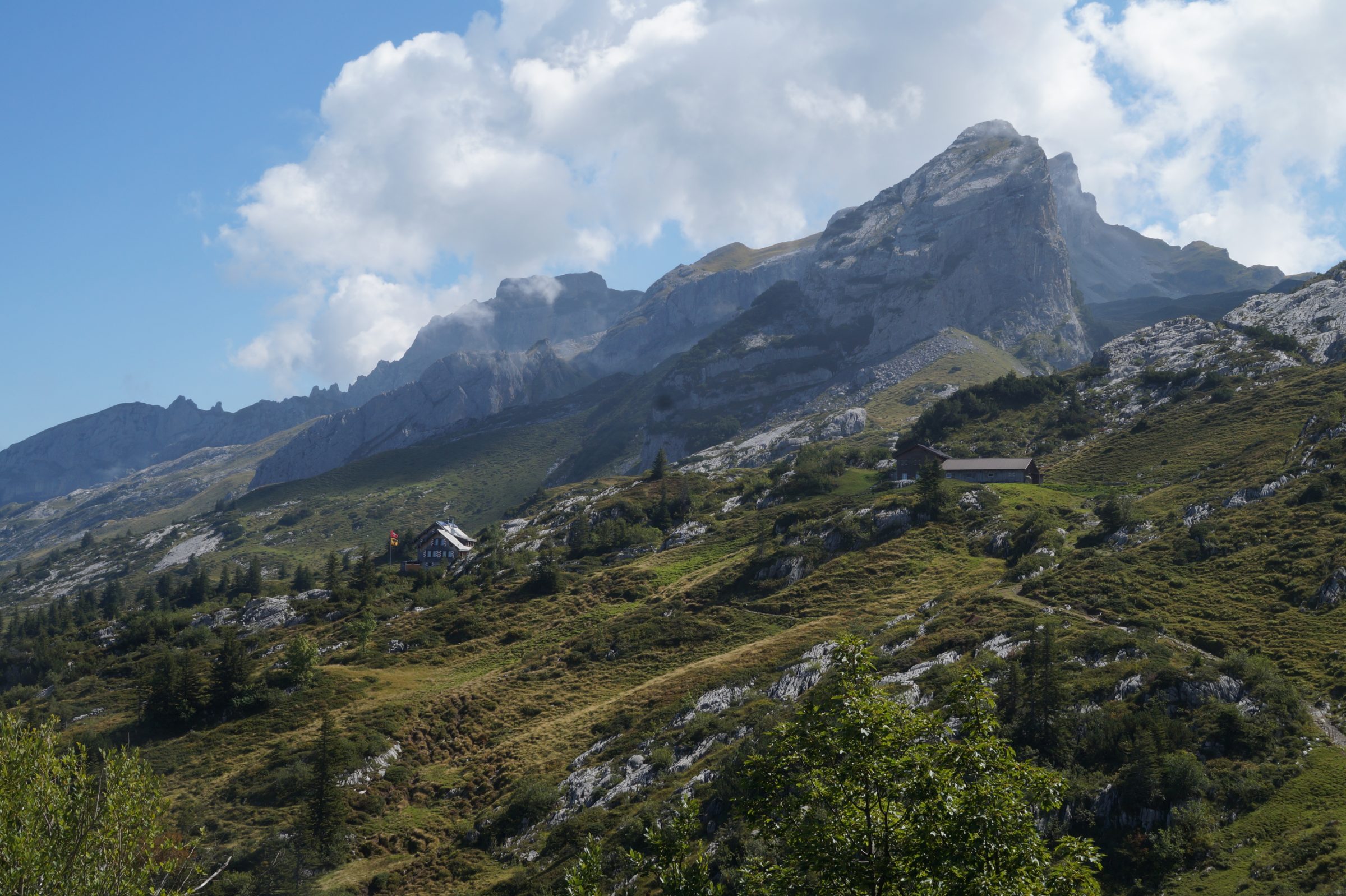 Bergrestaurant mit Terrasse und Alpenblick